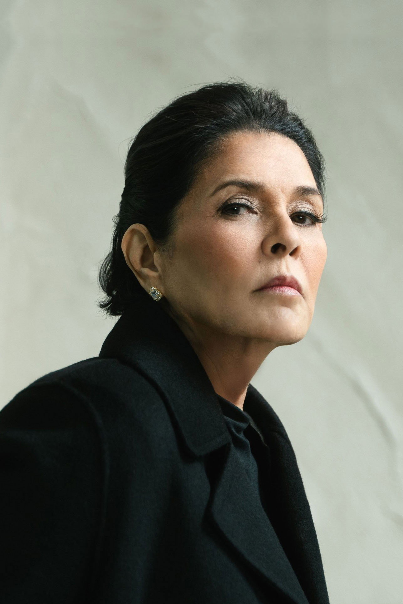 Hilda Koronel as Celina in Nagsimula sa Puso
