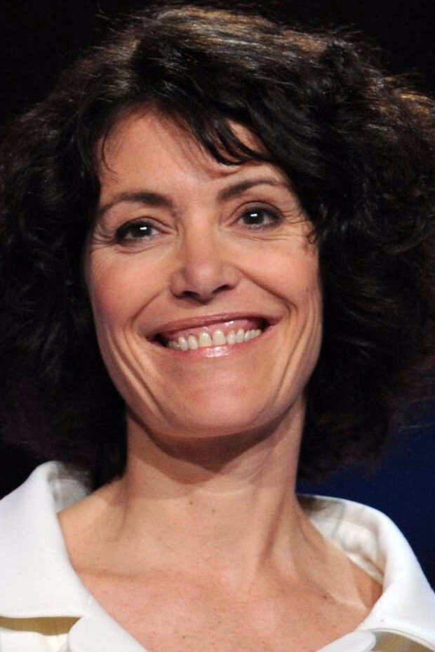 Caroline Tresca as Evelyne in Two Bastards in Saint-Tropez
