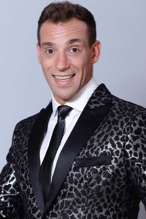 Maximiliano de la Cruz as Self - Host in ¿Quién es la máscara?