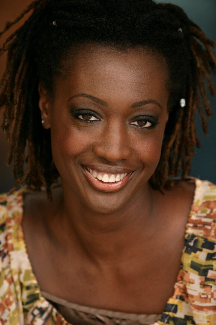 Kelli Dawn Hancock as Oficer Kit Karasic in Pobre Diabla