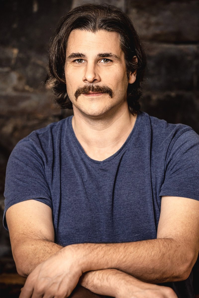 Philip Leenders as James Horrowitz in Oben ohne