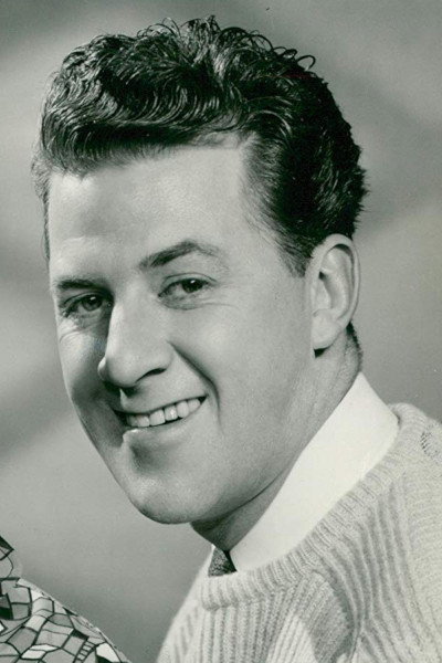 Bernard Braden as Himself in Alice Through the Looking Box