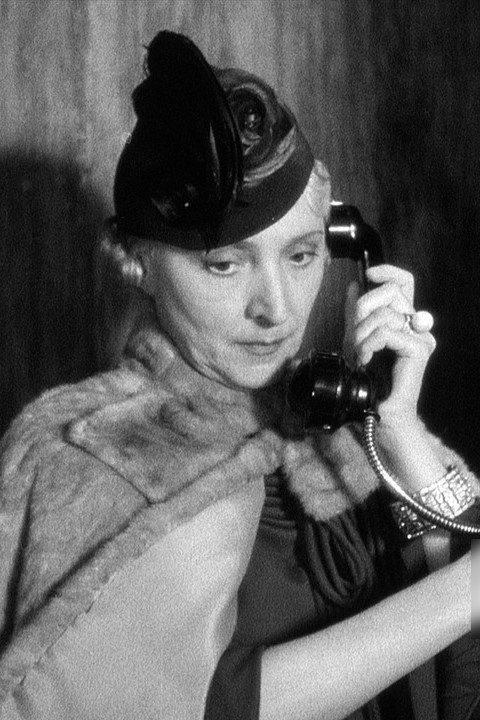 Betty Daussmond as Angèle in Cocoanut