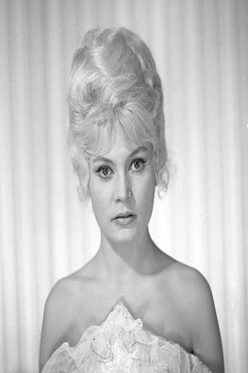 Iga Cembrzyńska as Magda in Scorpio, Virgo and Sagittarius