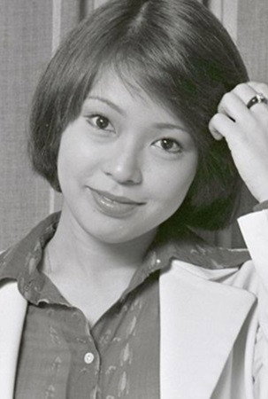 岡崎友紀 as Asuka Takagi in おくさまは18歳