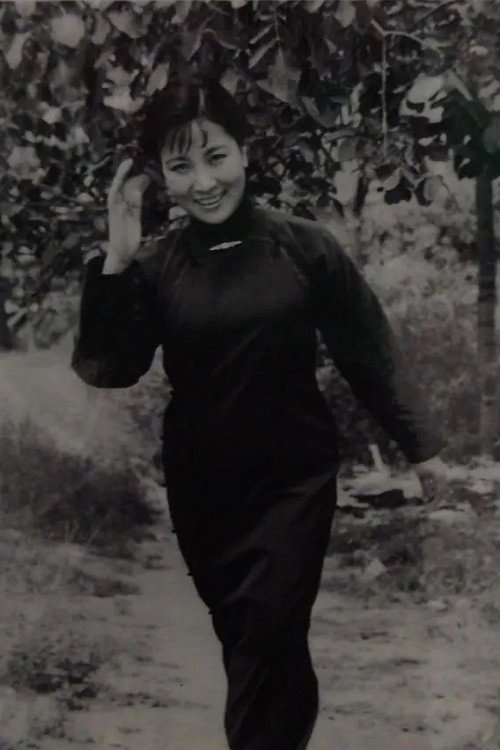 Zhu Kexin as 军医 in A Post in White Birch Forest