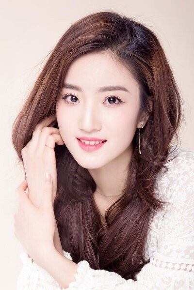 顧珂嘉 as Zou Ying in The Rational Life