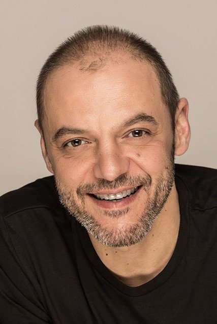Óscar Zafra as Bernabé in Querido maestro