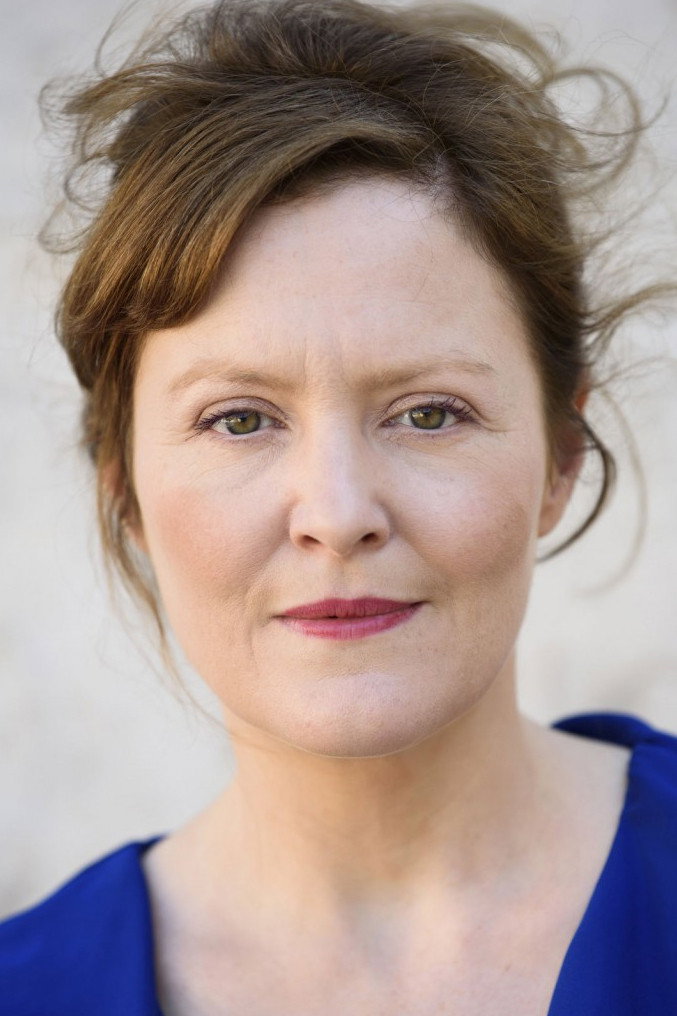 Marisa Growaldt as Narrator in Rose