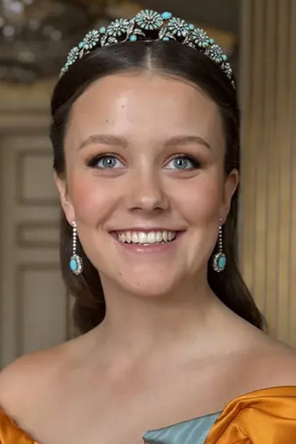 H.K.H. Prinsesse Isabella til Danmark as Prinsesse Isabella in Mary 50 år - vi fejrer Danmarks kronprinsesse