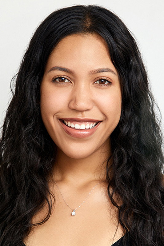 Alana Walker as Robin in As Luck Would Have It