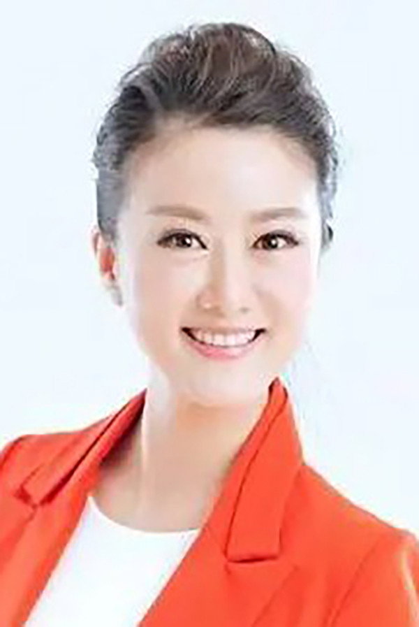 施琰 as 主持人 in Dream Home
