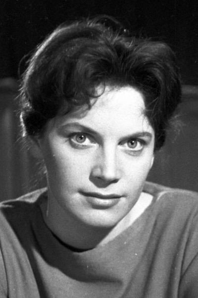 Alicja Pawlicka as Ewa in Drugi brzeg