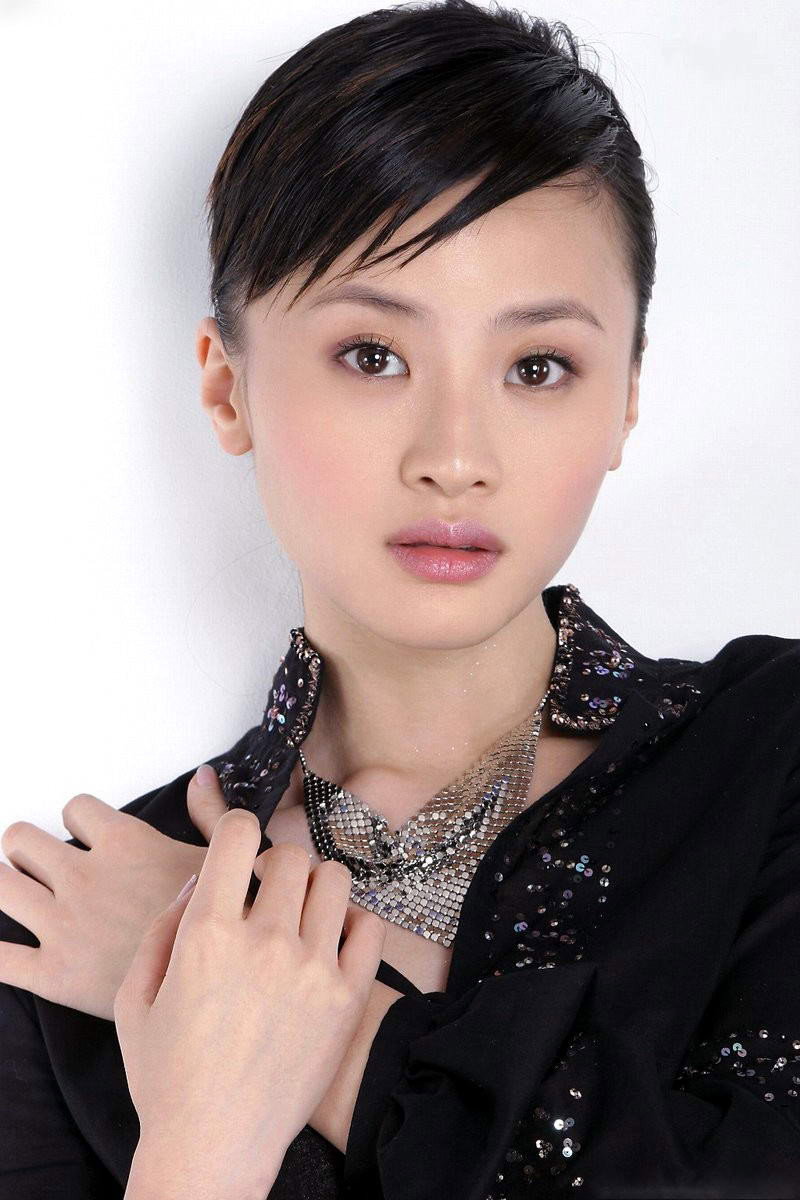 Wu Xiaomin as Lin Wanrou in Happiness is Easy