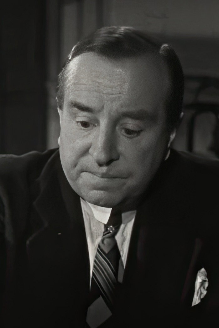 Gaston Dupray as Jules, le garçon du restaurant in À la bonne tambouille