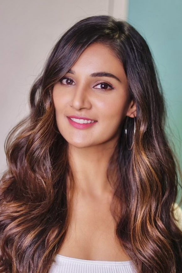 Mukti Mohan as Host in Dil Hai Hindustani
