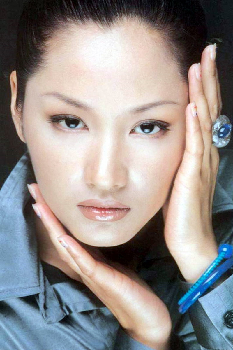 Qu Ying as Xiao Hui in Stand Straight, Don't Bend Over