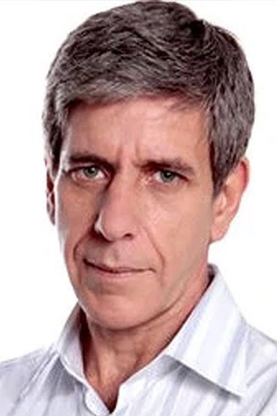 Giulio Lopes as Figueiredo in O Crime e o Burguês