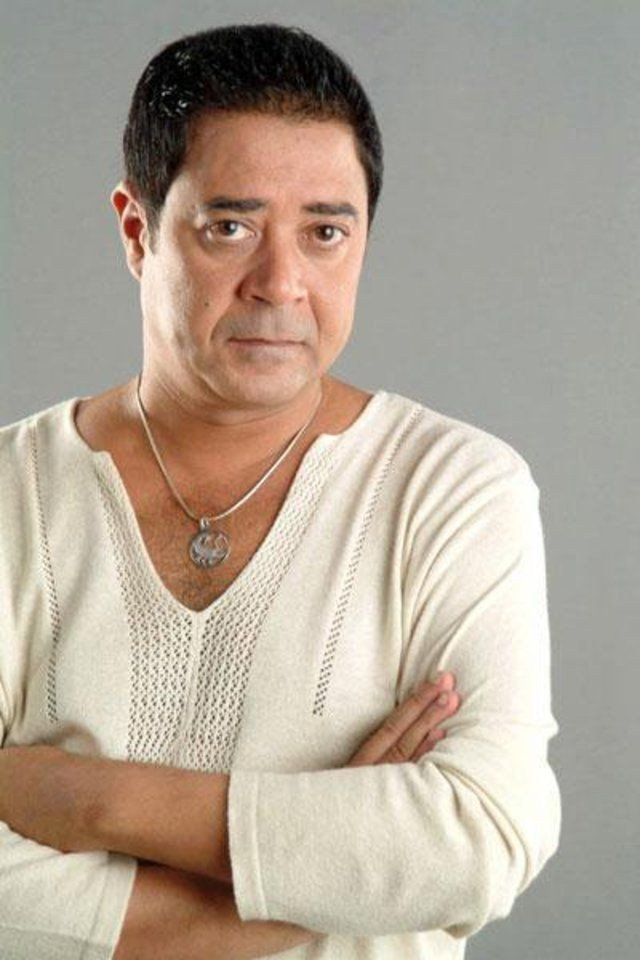 Medhat Saleh as رمزى in We Beinana Mia'd