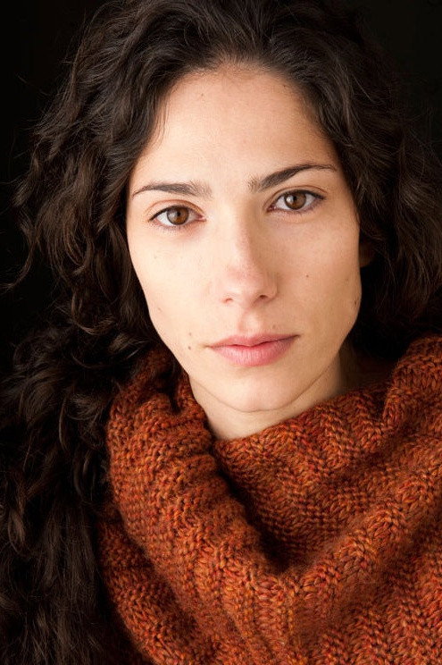 Patrícia André as Analea in Individual Circumstances