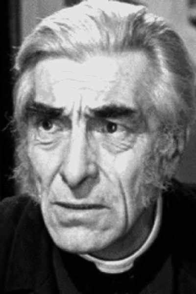 Fred Johnson as Le rebouteux in The Naked Heart