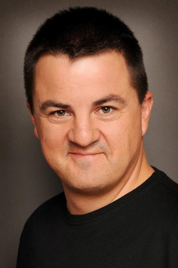 Andoni Agirregomezkorta as Vini in Ella es tu padre