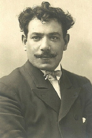 Giovanni Grasso as suocero di Stefano in Gli innocenti pagano