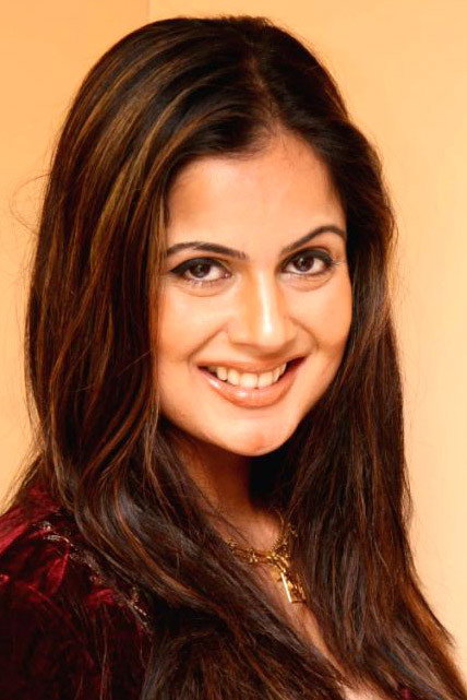 Nandini Singh as Kesar Rudra Maliya in Kesar