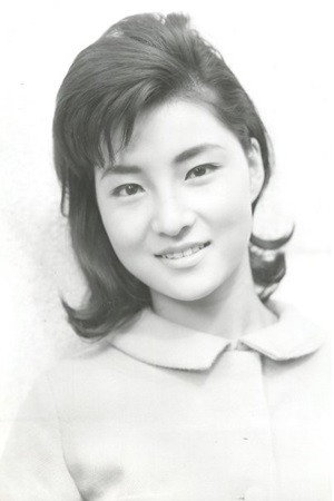 進千賀子 as Ishikawa Matsue in Kanto Wanderer