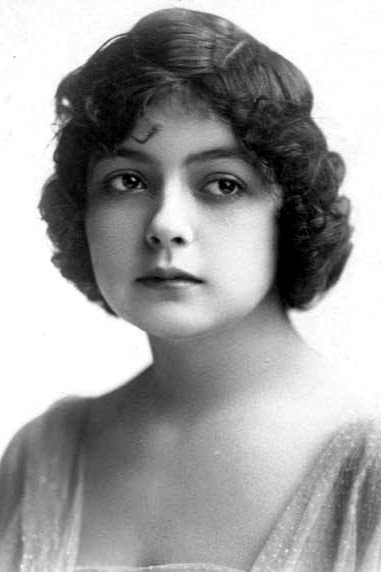 Winifred Bryson as Fleur de Lys in The Hunchback of Notre Dame