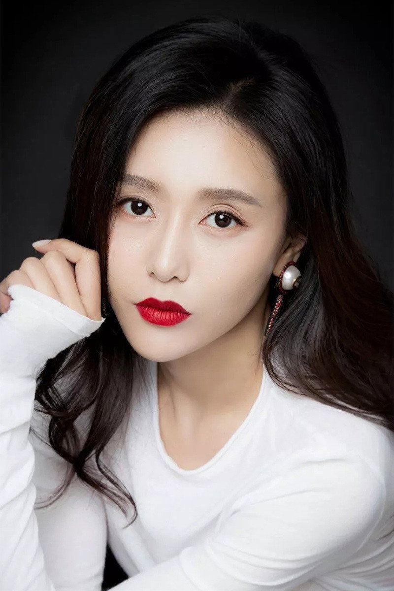 Shi Nan as Chen Yuanyuan in The Bravest Escort Group