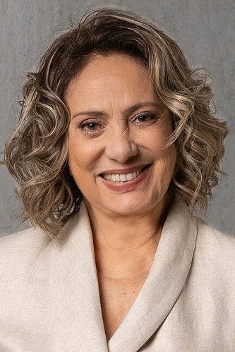Eliane Giardini as Muricy Araújo in Avenida Brasil 2