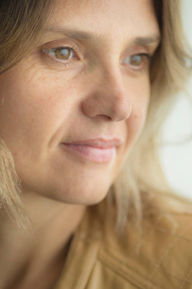 Anahí Hoeneisen as Amaia in Black Hole