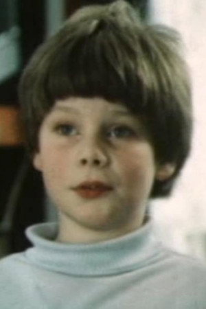Кирилл Головко-Серский as Pavlik in I Don't Want to Be a Grown-Up