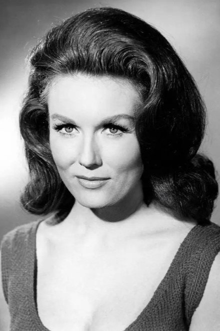 Elaine Devry as Pauline in The Cheyenne Social Club