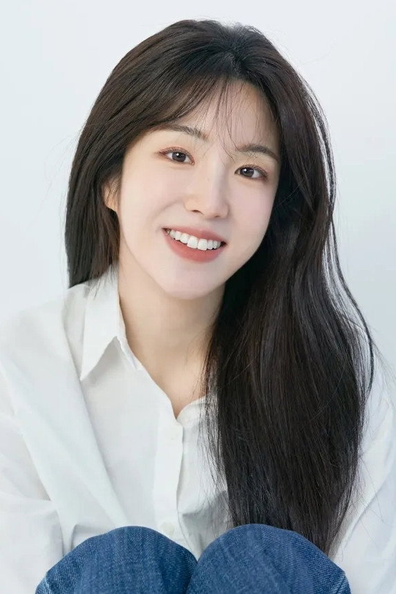 배진예 as Na-yun in Café Kilimanjaro