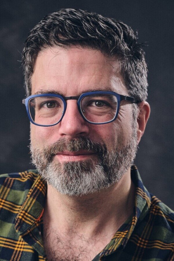 Steven Van Gucht as Narrator (voice) in Plankton