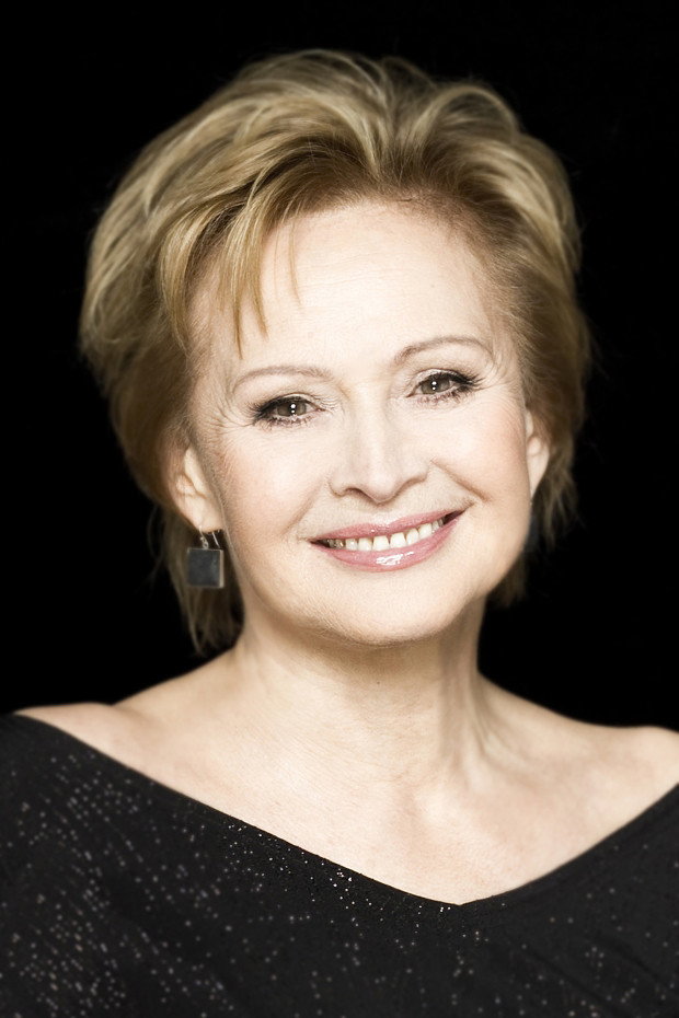 Grażyna Barszczewska as Nina Strzegomska in The Londoners