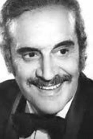 Beto Gianola as Vicente in Los hampones