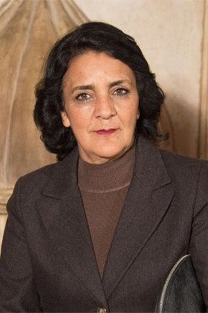 Fatima Hernadi as Barmida in Casanegra