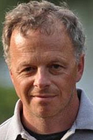 Jeff Lumby as Narrator (voice) in George of the Jungle