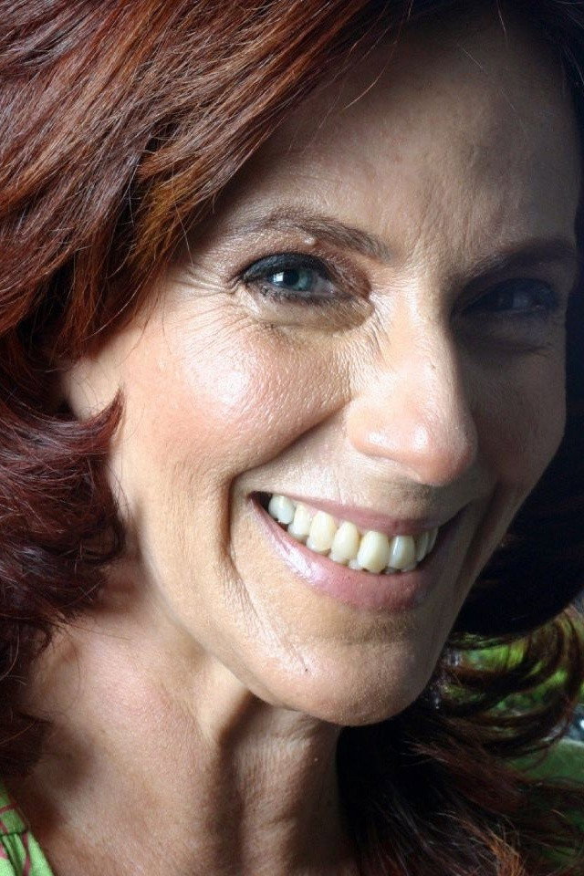 Rosaly Papadopol as Leda in Incompatível