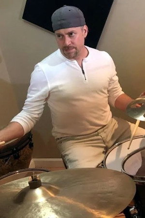 Brian Dunne as Drums in Daryl Hall & John Oates - Live in Dublin
