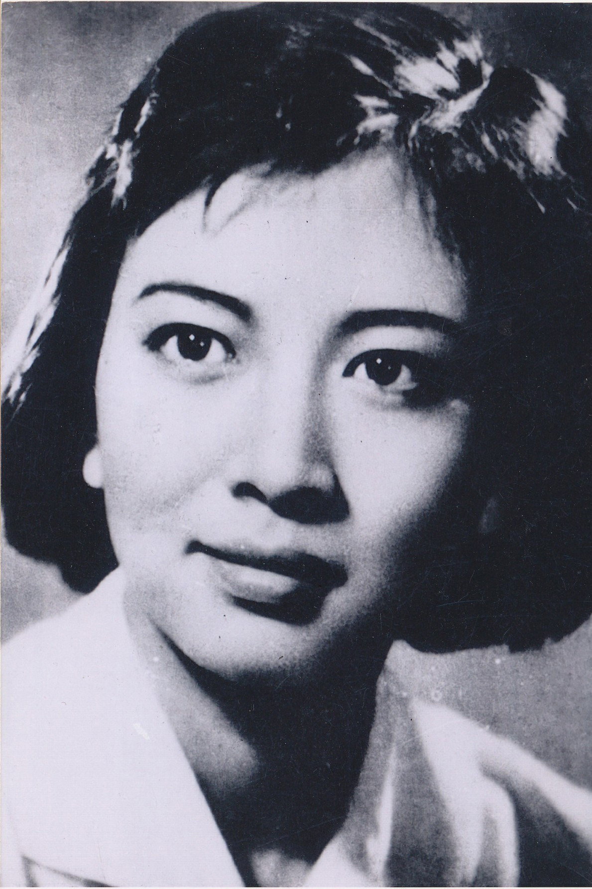 Xie Fang as Qu Wenjing in Lucky People
