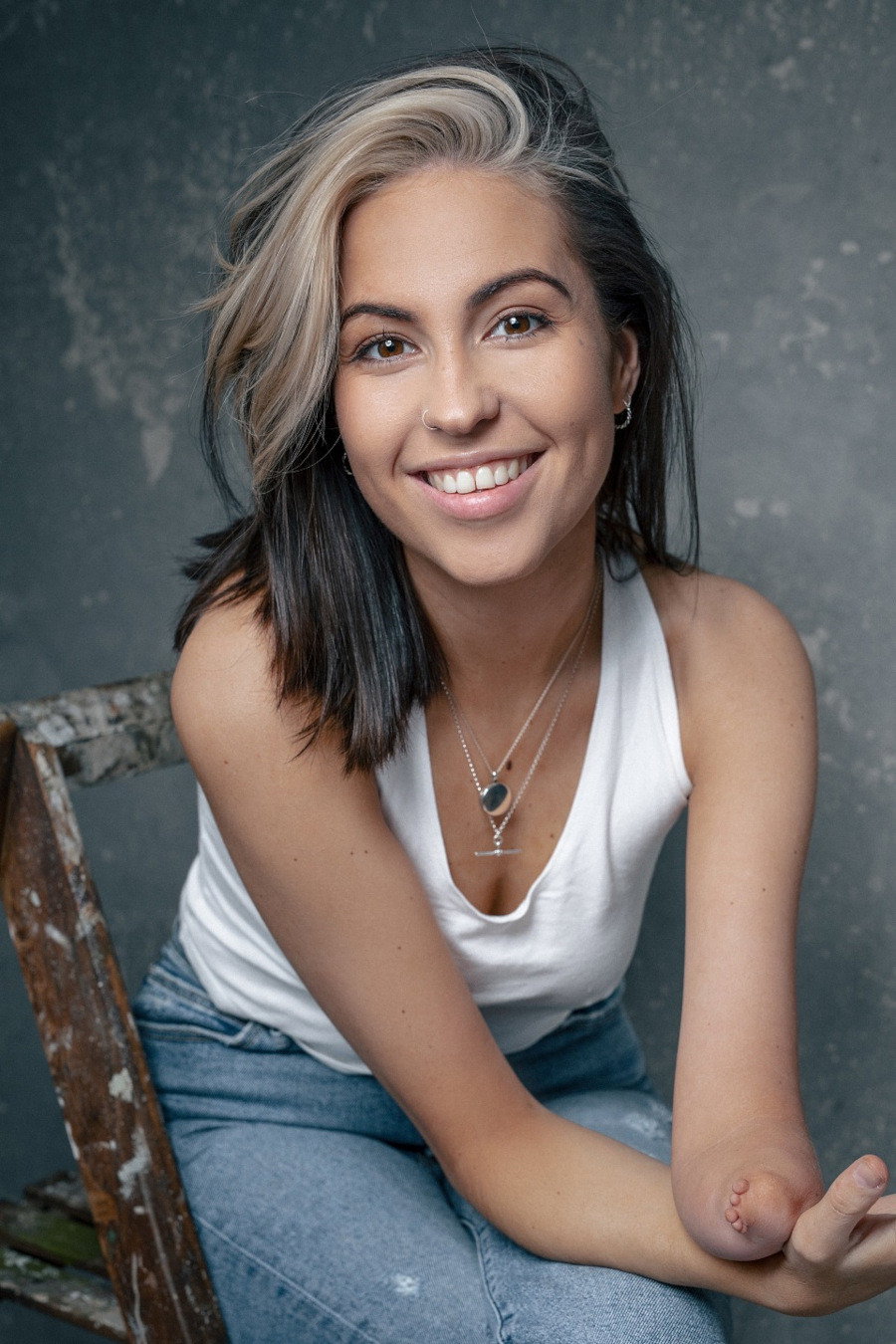 Rhiannon Clements as Jo in Pushers