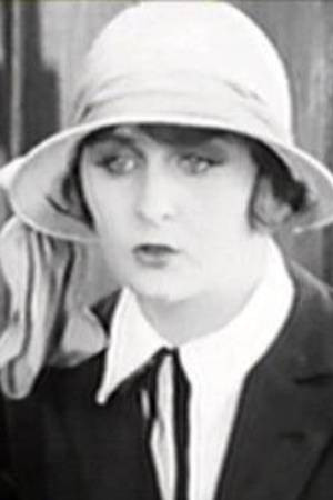 Myla Seller as La fille du scientifique in The Crazy Ray