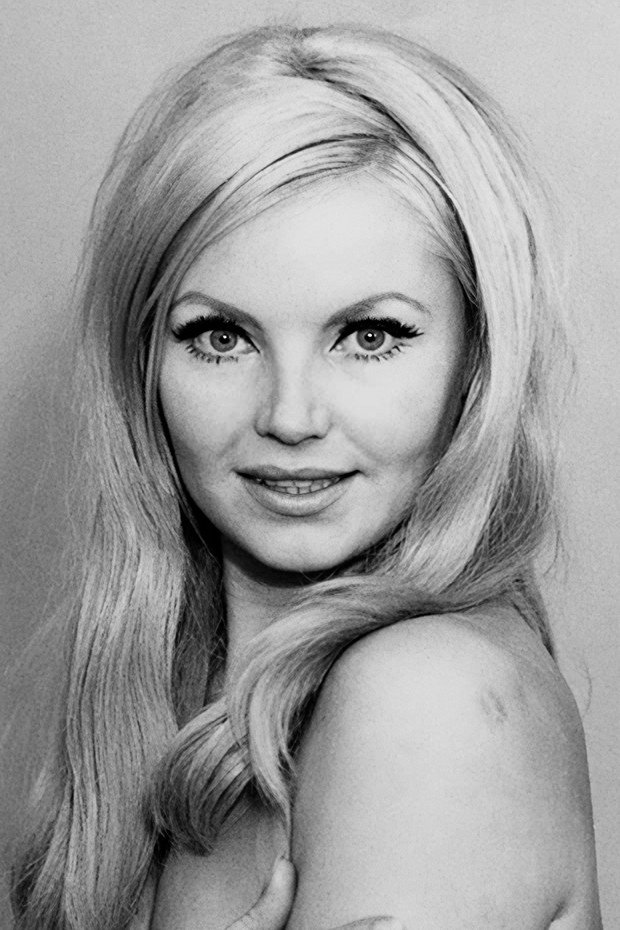 Ewa Strömberg as Britta in Sets