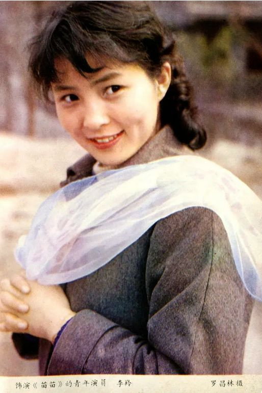 Li Ling as 若男 in One Family in Shanghai