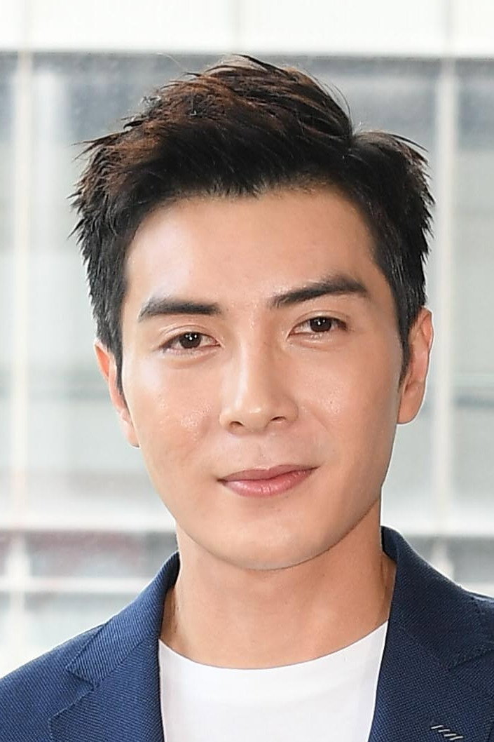 Xavier Kong as Lou in The Art of Position