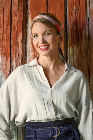 Erika Åberg as Self in Det sitter i väggarna